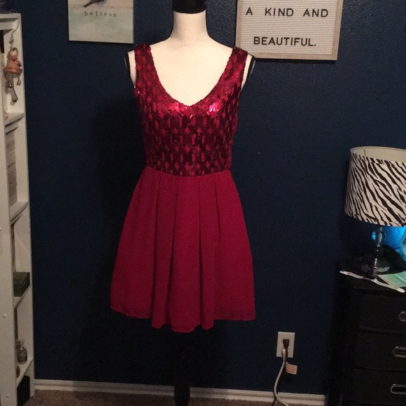 My Michelle Dresses & Skirts - My Michelle scarlet dress 🌹